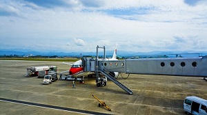 Survey finds more people are travelling to London airports by public transport